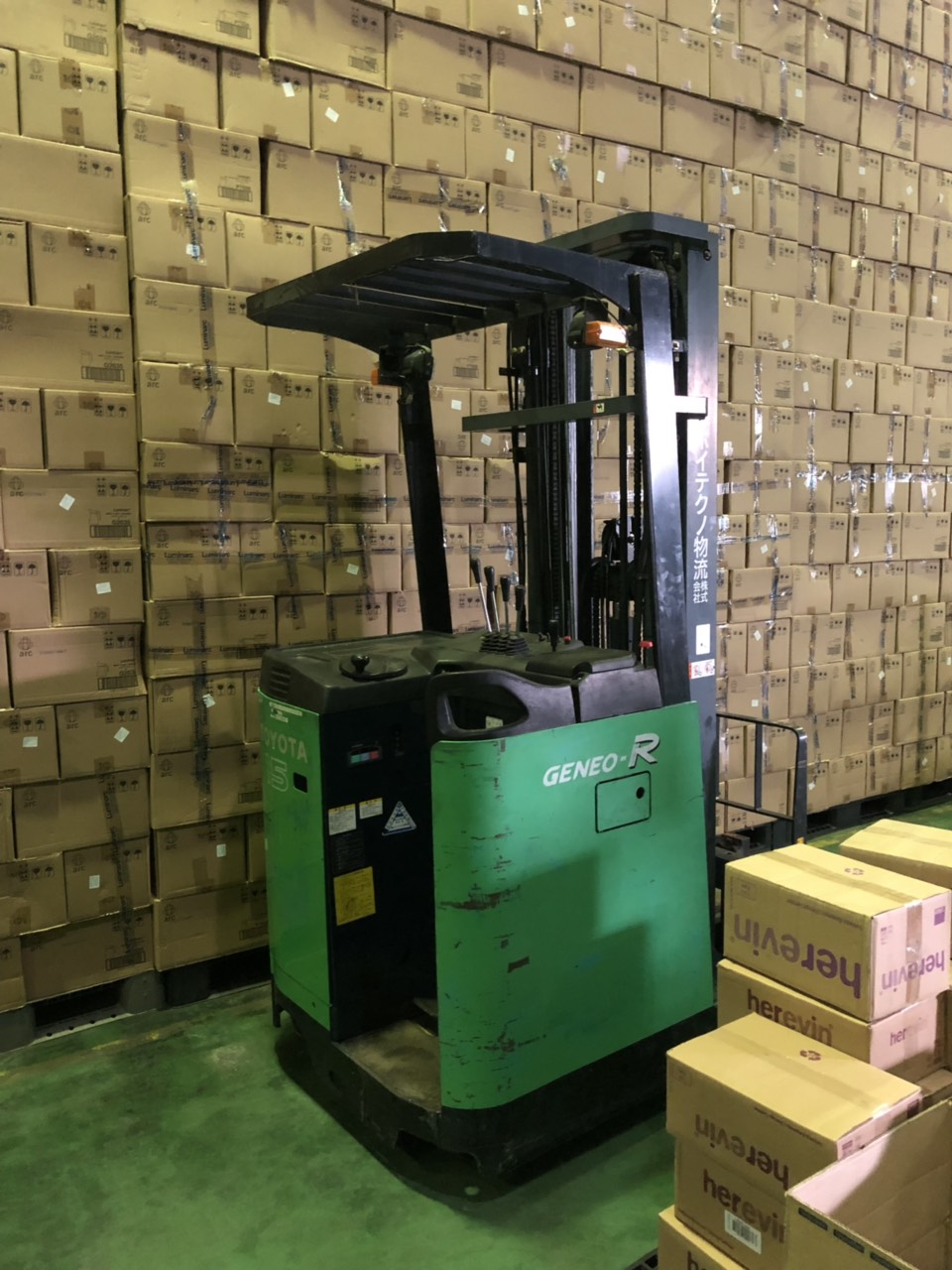 Xe nâng điện đứng lái